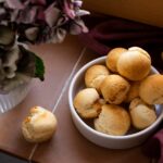 Como assar pão de queijo congelado na airfryer