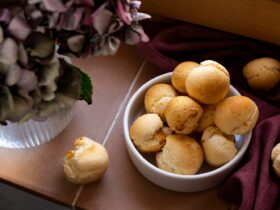 Como assar pão de queijo congelado na airfryer