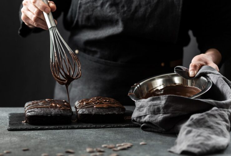 Qual a diferença entre bolo de chocolate e nega maluca