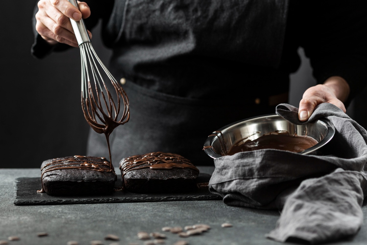 Qual a diferença entre bolo de chocolate e nega maluca