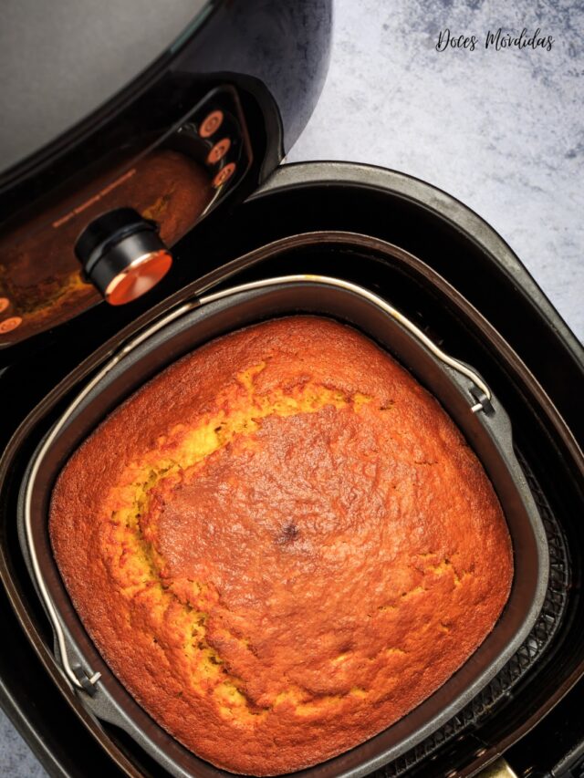 Fazendo um bolo de cenoura na Airfryer em apenas 10 minutos