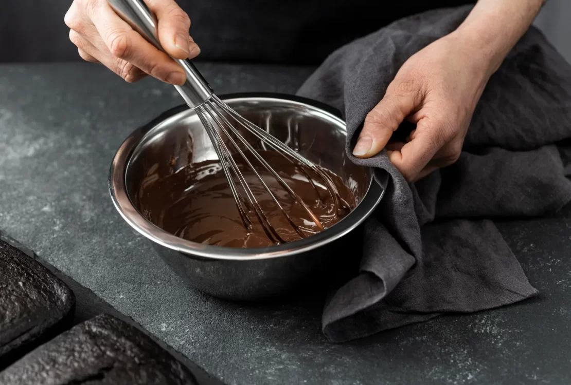 Como Fazer Cobertura para Bolo de cenoura ou chocolate com Leite Condensado e Nescau