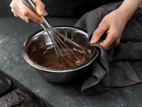 Como Fazer Cobertura para Bolo de cenoura ou chocolate com Leite Condensado e Nescau