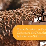 O que Acontece se Eu Adicionar Cobertura de Chocolate em um Bolo Recém-Saído do Forno