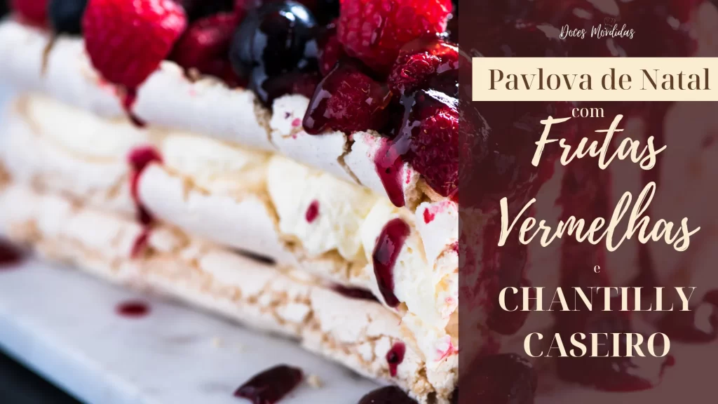 Pavlova de Natal com Frutas Vermelhas e Chantilly Caseiro